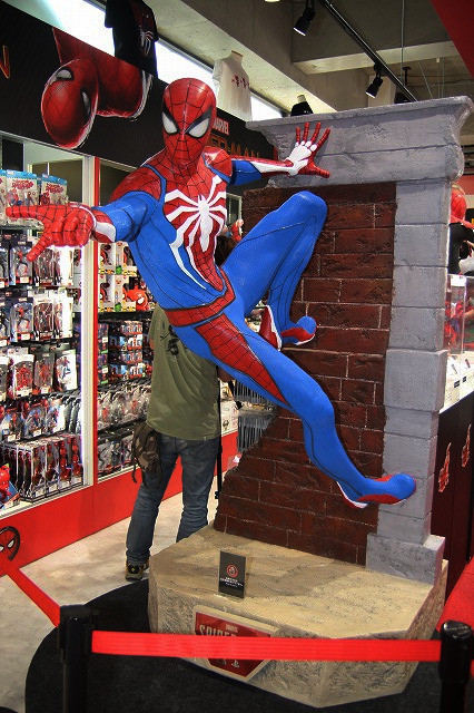 「スパイダーマン」ストアが原宿にオープン！ 世界で1つのミステリオ衣装を世界最速展示 - 画像2