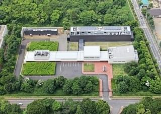 敷地面積約15000平方メートルの相模原分館「2001年宇宙の旅」