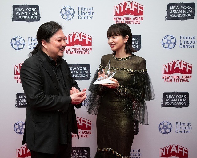 小松菜奈、初めてのNYで“ライジング・スター賞”！「どんどん海外作品に挑戦したい」