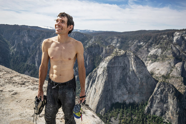 世界屈指の断崖絶壁を生死をかけて登る…オスカー受賞ドキュメント「フリーソロ」予告編 - 画像1