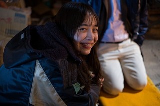 “女性仮面ライダー”井桁弘恵の笑顔がキュート！「イソップの思うツボ」メイキング写真公開