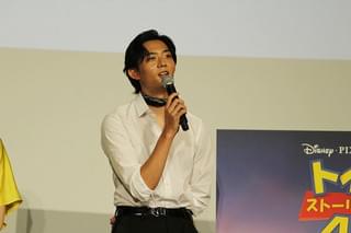 唐沢寿明、バズの成長にしみじみ 竜星涼はフォーキーの甘えるセリフ「抱っこして」に大苦戦！