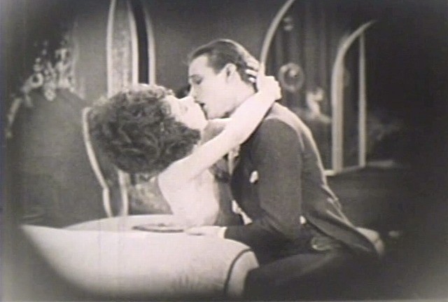 ルドルフ・バレンチノとアラ・ナジモバが 共演した「椿姫」（1921年版）