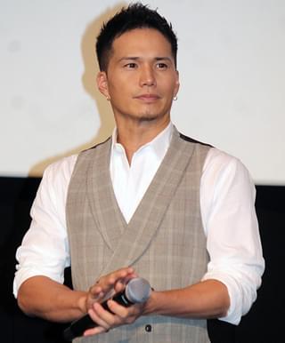 TAKAHIRO、「3人の信長」で共演の市原隼人の“巨乳”にドキッ「女風呂かと…」