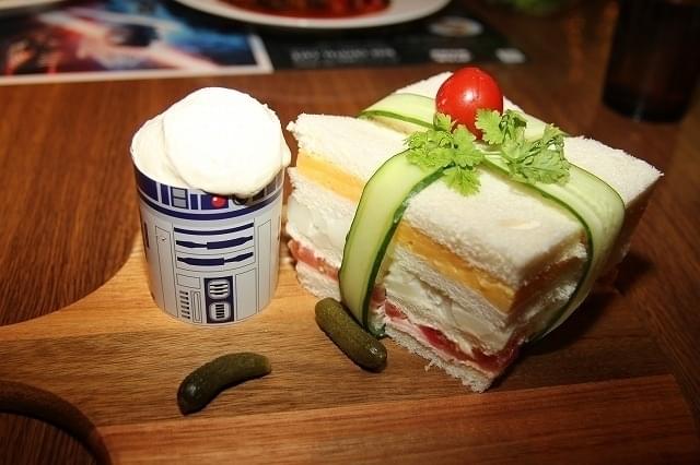 「スター・ウォーズ」が彩る丸の内クリスマス SW愛あふれるフォトスポット&カフェで40年の歴史に思いを馳せてみた - 画像10