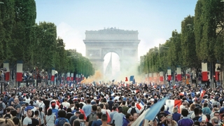 仏大統領が即反応 ユゴー傑作の舞台、パリ郊外の町の現実を描いた「レ・ミゼラブル」予告編