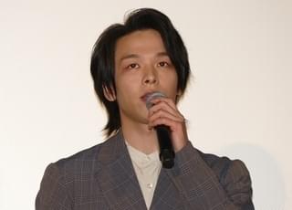 中村倫也、グダグダ挨拶に自虐「こんなゆるいの、見たことあります？ 記者の皆さん」