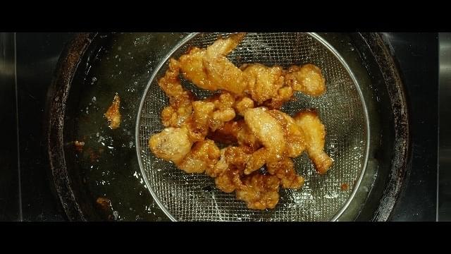 エクストリーム ジョブ の絶品チキンを作ってみた 本編映像 レシピ独占入手 映画ニュース 映画 Com