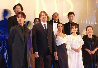 アカデミー賞監督のトム・フーパーが来日、「キャッツ」日本語吹き替え版を許可した理由は？