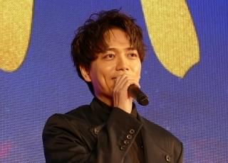 アカデミー賞監督のトム・フーパーが来日、「キャッツ」日本語吹き替え版を許可した理由は？