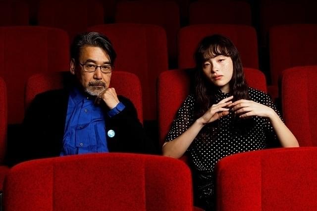 取材に応じた諏訪敦彦監督とモトーラ世理奈