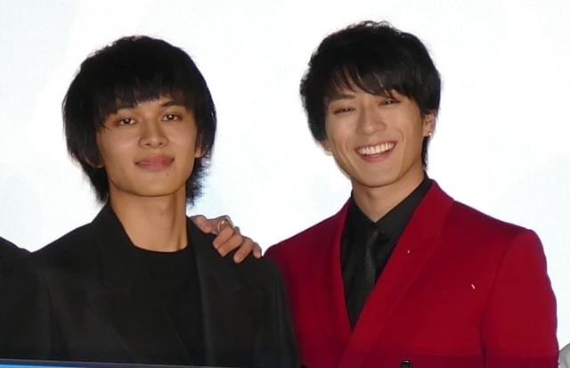 新田真剣佑＆北村匠海、W主演作公開に感無量 互いの労をねぎらう