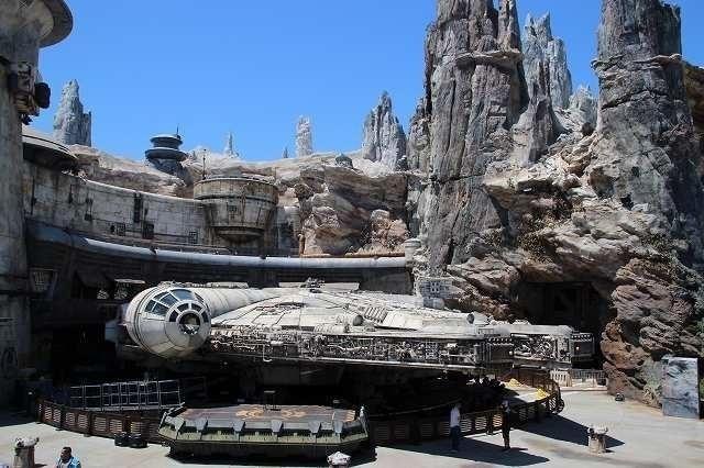 米ディズニーランドの「スター・ウォーズ」ランド、ルミエール賞受賞