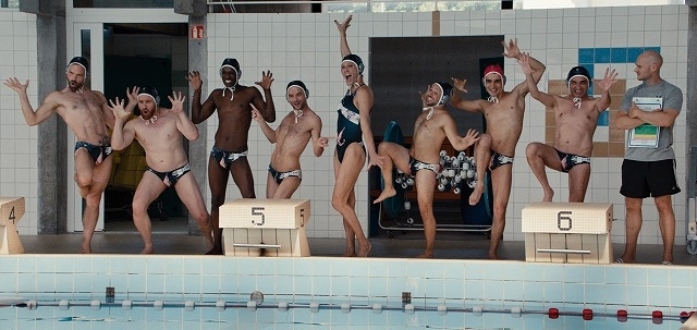 ゲイの水球チームが セーラームーン コスプレで笑顔 シャイニー シュリンプス 場面写真 映画ニュース 映画 Com