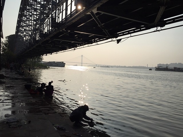 これはハウラー橋ではなくVidyasagar Setuというフーグリー川第2の橋