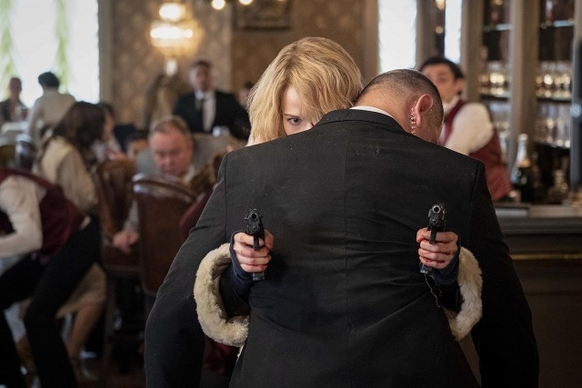 丸腰の女殺し屋vs40人の武装集団 Anna アナ 壮絶アクションシーン公開 映画ニュース 映画 Com