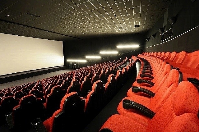 「低リスク」のエリアにある映画館では条件付きの営業が可能に