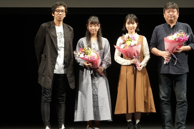 行定勲監督と舞台挨拶に立った藤谷理子、小川紗良、本広克行監督（左から）