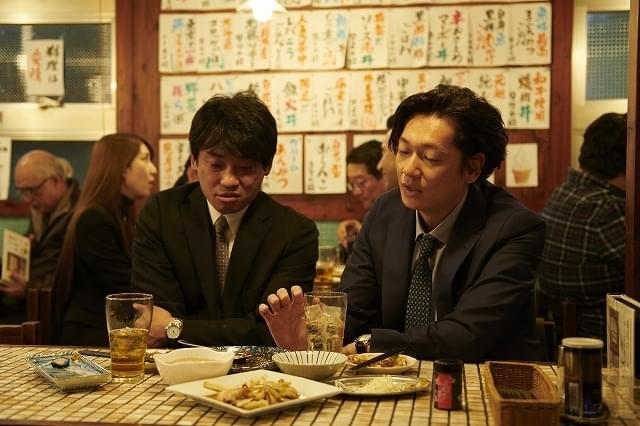 井浦新、実際に酒を飲んで撮影 リアルを追求した「朝が来る」本編映像 - 画像4