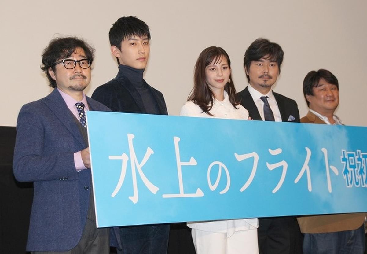 中条あやみ 水上のフライト 初日に感無量 小澤征悦は杉野遥亮をライバル視 映画ニュース 映画 Com