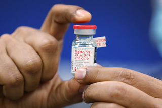 ハリウッドの老人ホームで新型コロナワクチン接種が開始