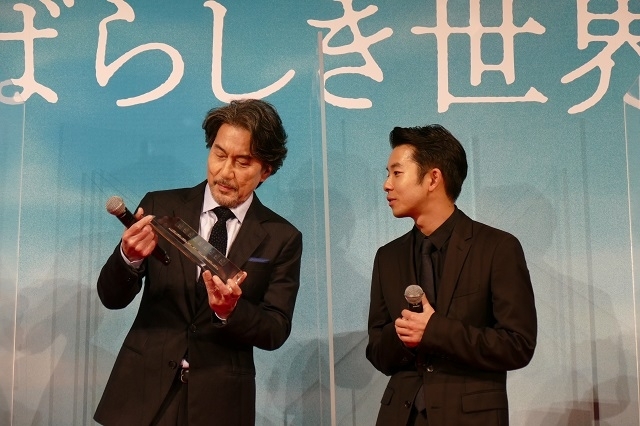 役所広司、初タッグの西川美和監督に感謝の意 トロフィー手に「すべて監督のおかげです」 - 画像9