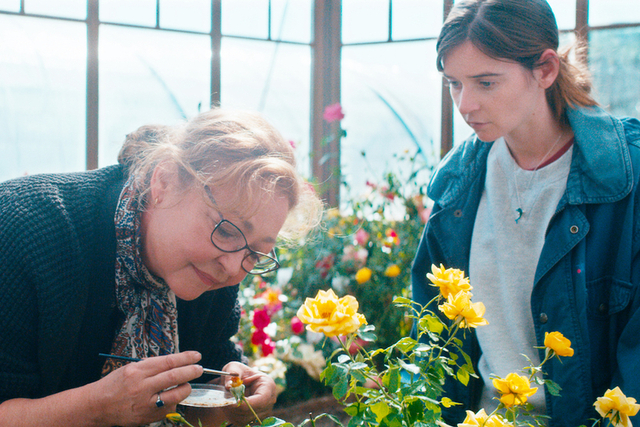 フランスの名女優カトリーヌ・フロ、バラ育種家を完璧に再現 「ローズメイカー」場面写真 - 画像6