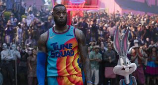 NBA選手レブロン・ジェームズがワーナー映画の人気キャラとバトル「スペース・プレイヤーズ」8月公開