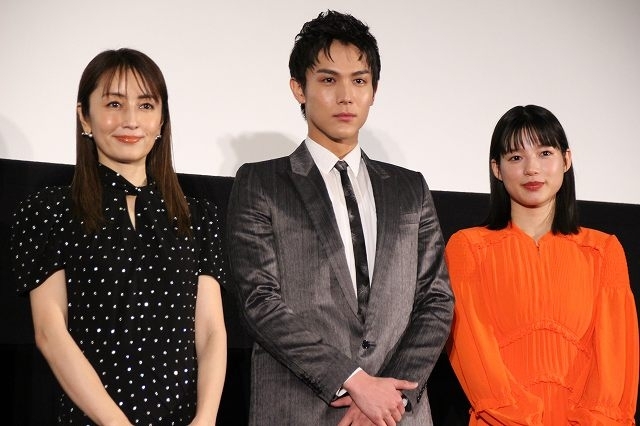 （左から）矢田亜希子、中川大志、石井杏奈