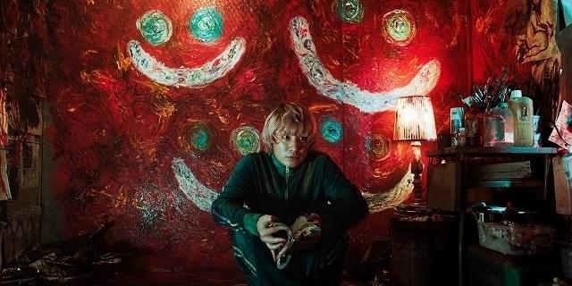 セカオワFukase、殺人鬼の役づくりで巨大油絵を描いた！ 菅田将暉主演「キャラクター」場面カット : 映画ニュース - 映画.com