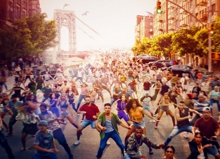 500人以上が街角で歌い踊る！「イン・ザ・ハイツ」壮大なパフォーマンスに圧倒される8分以上の冒頭映像
