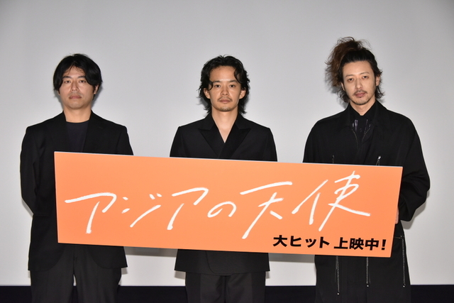 舞台挨拶を盛り上げた（左から）石井裕也監督、池松壮亮、オダギリジョー