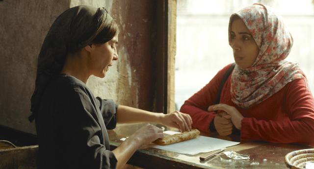 まるで手延べ麺！ 伝統のパンケーキ「ルジザ」を作る「モロッコ、彼女たちの朝」本編映像 - 画像3