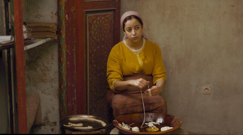 まるで手延べ麺！ 伝統のパンケーキ「ルジザ」を作る「モロッコ、彼女たちの朝」本編映像
