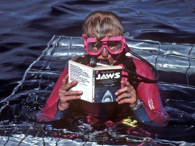 “サメと遊ぶ”伝説のダイバーが語る「ジョーズ」の海洋撮影「素晴らしいサメのアクションがあった」 - 画像9