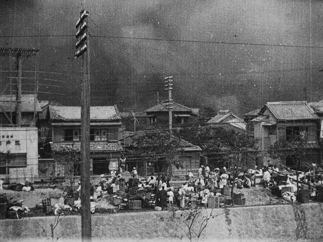 「關東大震大火實況」1923年 火災延焼中の神田方面を望む