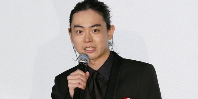 菅田将暉、主演作「CUBE」の“殺人トラップ”舞台装置は「生物 