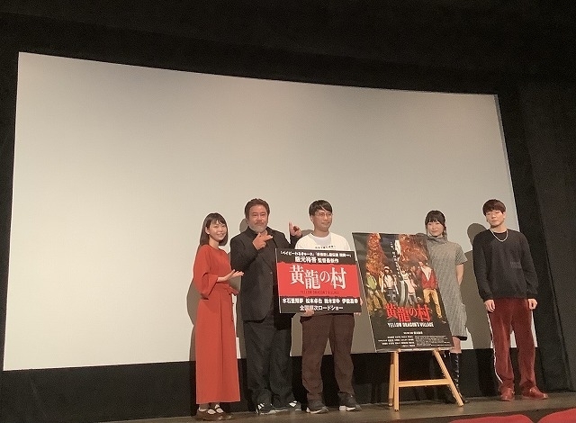 左から藤井、海道、阪元監督、秋乃、伊能