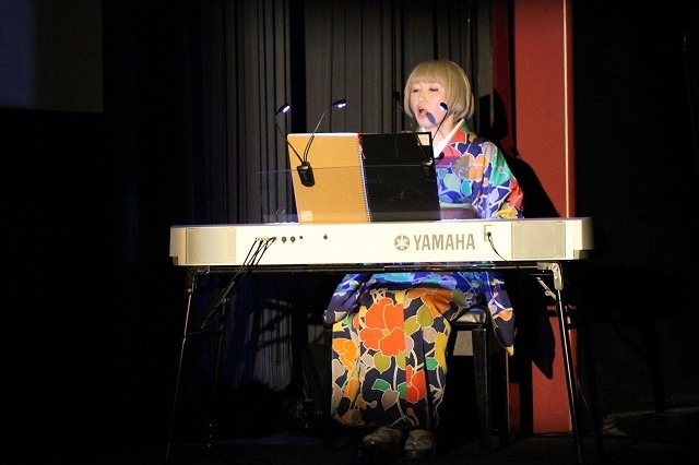 山崎バニラ、大正琴＆ピアノにのせた“ツッコミ活弁”で観客を魅了 会場を子どもたちの笑い声が包む - 画像6