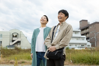 安田顕＆小池栄子、2年ぶりの夫婦役　抜群の信頼関係で生まれた理想の夫婦像とは？