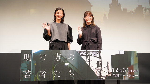 （左から）黒島結菜、松本花奈監督