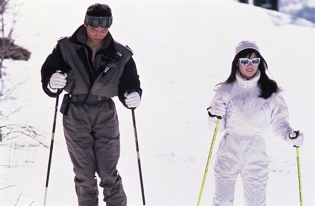 原田知世×三上博史「私をスキーに連れてって」公開35周年記念でBlu-ray化！ - 画像1