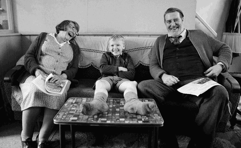 激動の時代に揺れる家族と故郷　ケネス・ブラナーの自伝的作品「ベルファスト」場面写真