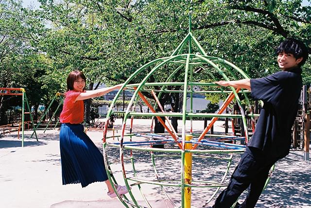 「桜のような僕の恋人」中島健人×松本穂香のオフショット初披露 花見気分が味わえる“桜フィルター”も登場 - 画像3