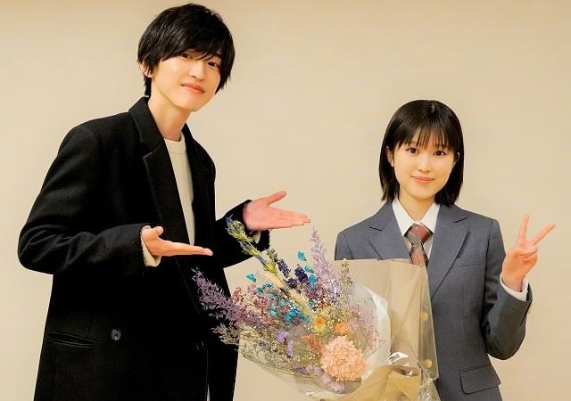 道枝駿佑、福本莉子をサプライズで祝福！ 「今夜、世界からこの恋が消えても」クランクアップ