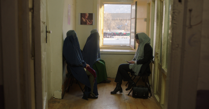 アフガニスタンの女性監督がカブールを描く「明日になれば」特報、アンジェリーナ・ジョリーらのコメント公開