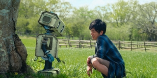 二宮和也主演「TANG タング」 ロボットとの出会いを写した新場面写真＆春のグリーティングカード
