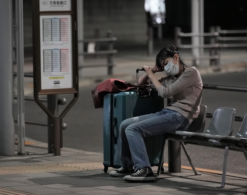 板谷由夏がバス停で寝泊まりするホームレスに　高橋伴明監督が社会的孤立を描く「夜明けまでバス停で」10月8日公開