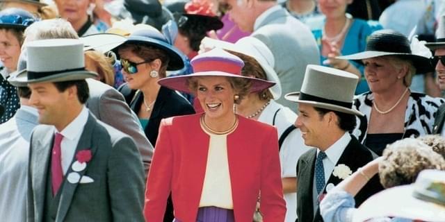 Amazon.co.jp: 映像で綴る20世紀の記録 DVD 全巻 ダイアナ妃 ケネディ大統領 ヒトラー マリリン・モンロー スターリン ベトナム戦争  : おもちゃ