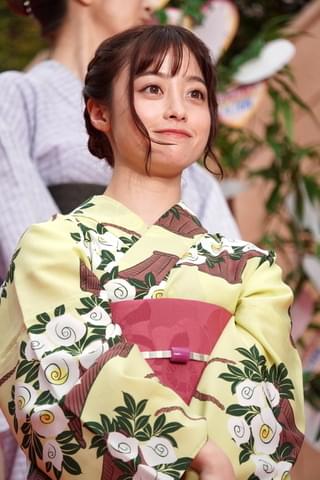 浴衣姿の橋本環奈、七夕の願い事は「王道です！」杉野遥亮らとピンクカーペットを闊歩